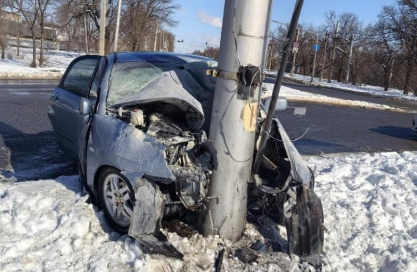 С разницей в секунду в Волжском и соседнем районе случились 2 аварии с пострадавшими 