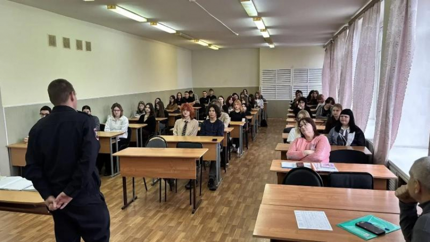 Волжским студентам объяснили тонкости дорожных правил и юридической ответственности