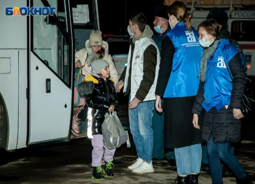 В техникумах Волжского открылись центры сбора гуманитарной помощи беженцам