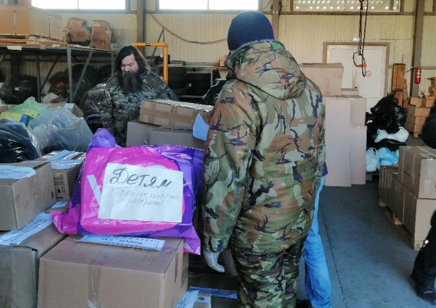 Волжский отправил тонны подарков и жизненно важную технику на фронт и детям Донбасса