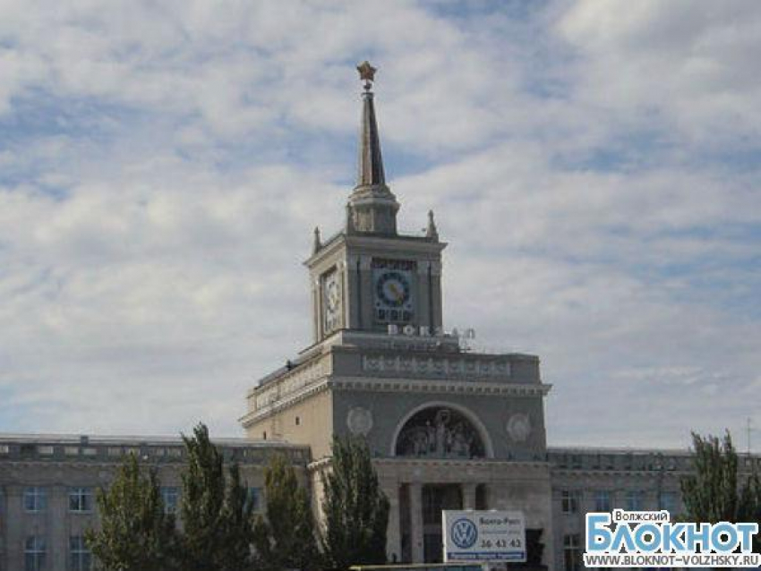 Во время ремонта железнодорожного вокзала рабочий упал с восьмиметровой высоты