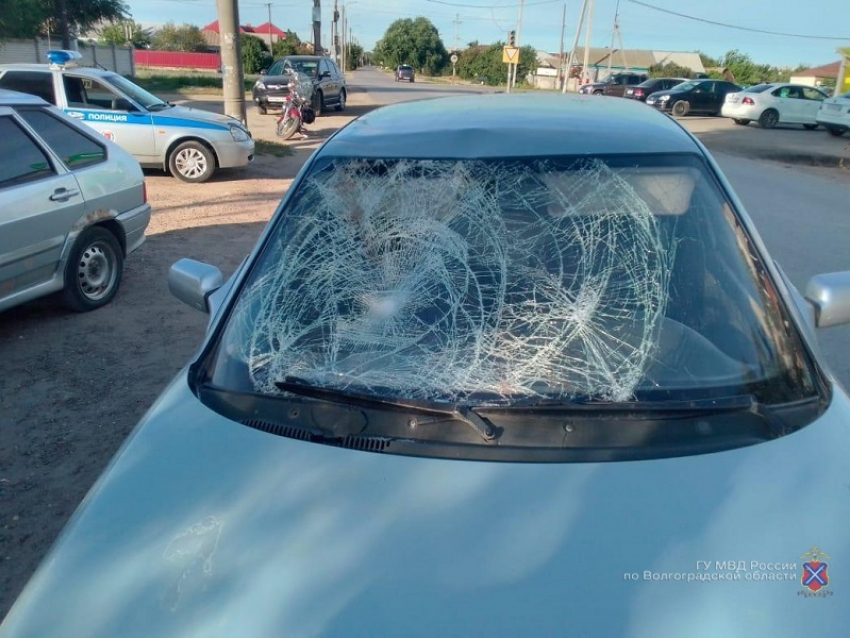 В Волжском женщину-пешехода сбили во дворе