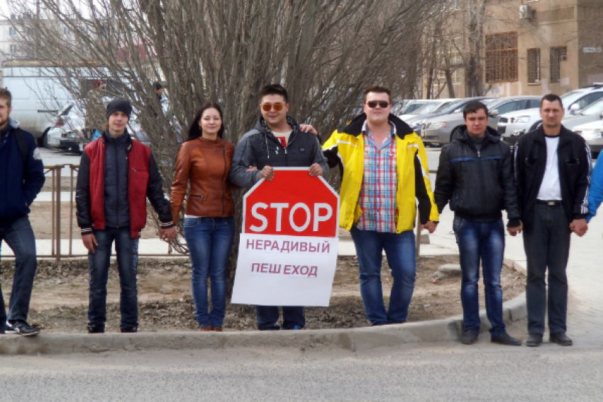 В Волжском нерадивую «пехоту» сажали в пропагандистский автобус