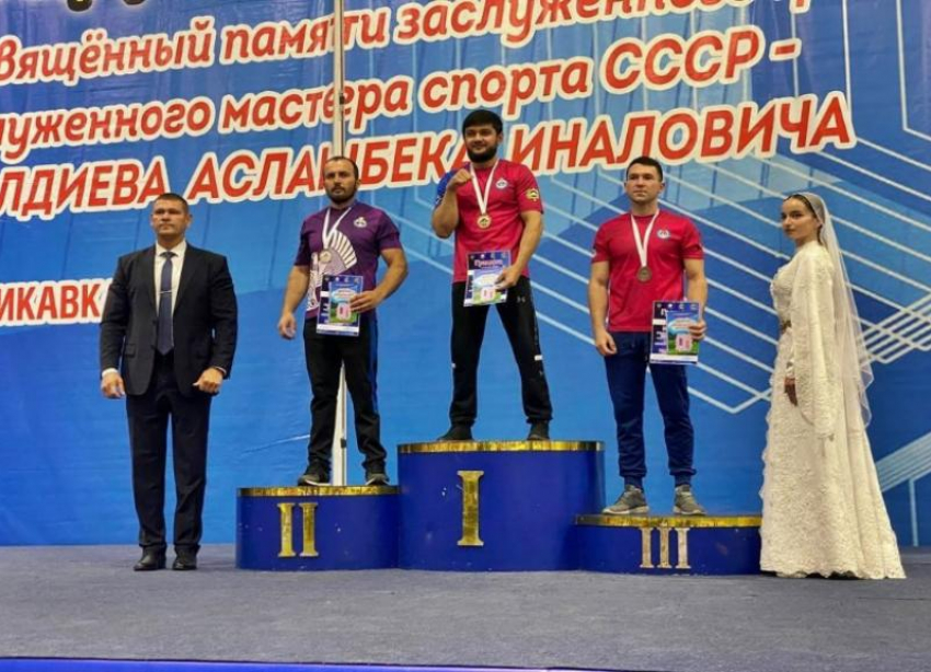 Волжский спортсмен стал призером Всероссийского турнира по армрестлингу