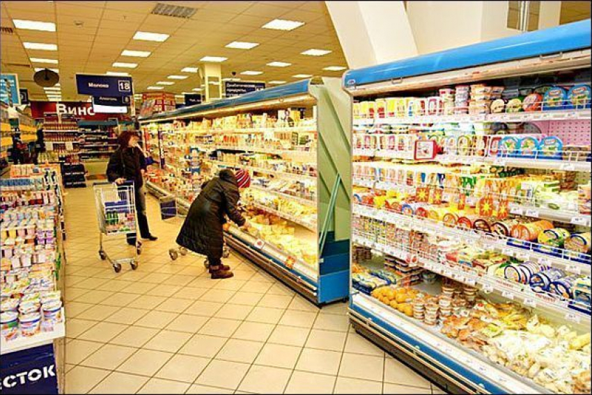 В Волгоградской области цены на некоторые овощи и фрукты поднялись, а на молоко и сахар снизились