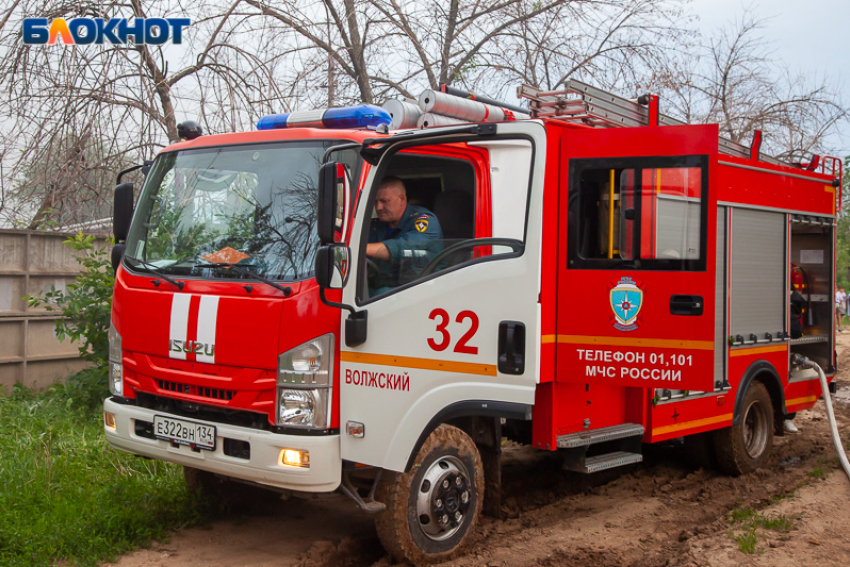 В Волжском устанавливают причину пожара в 5-этажном доме