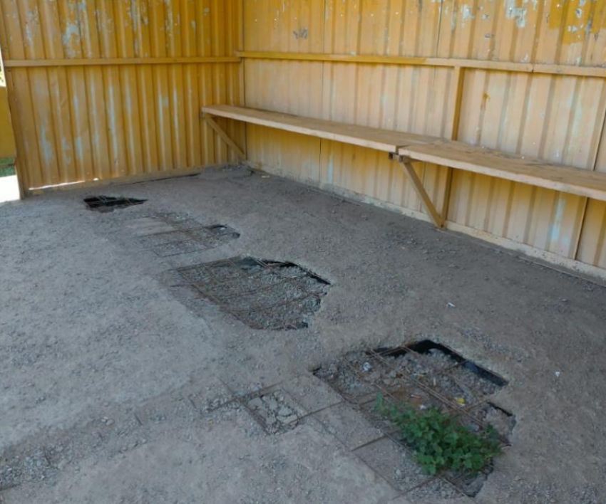 С волжской остановки легче попасть в неотложку, чем на автобус: жители недовольны