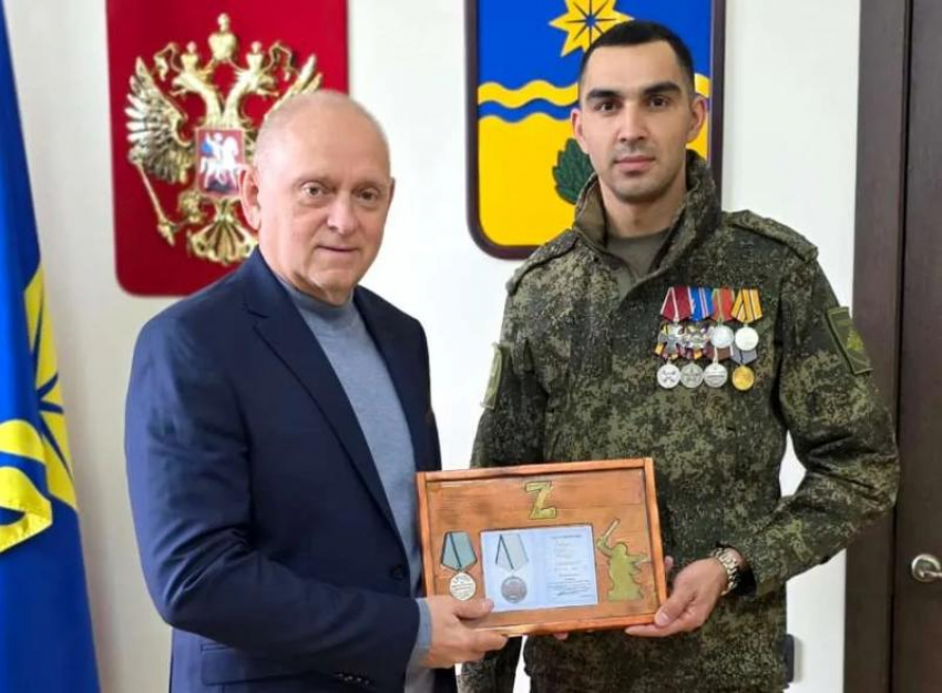 Главу Волжского наградили медалью «За помощь фронту»
