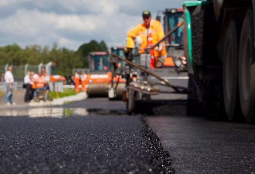 В июле в Волжском отремонтируют около 8 000 квадратных метров дорог