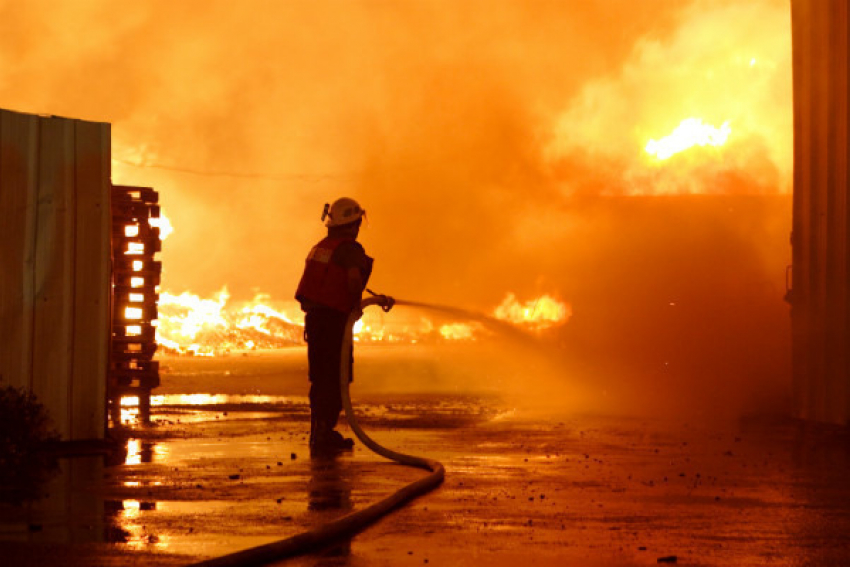 На западе Волгограда горел девятиэтажный дом
