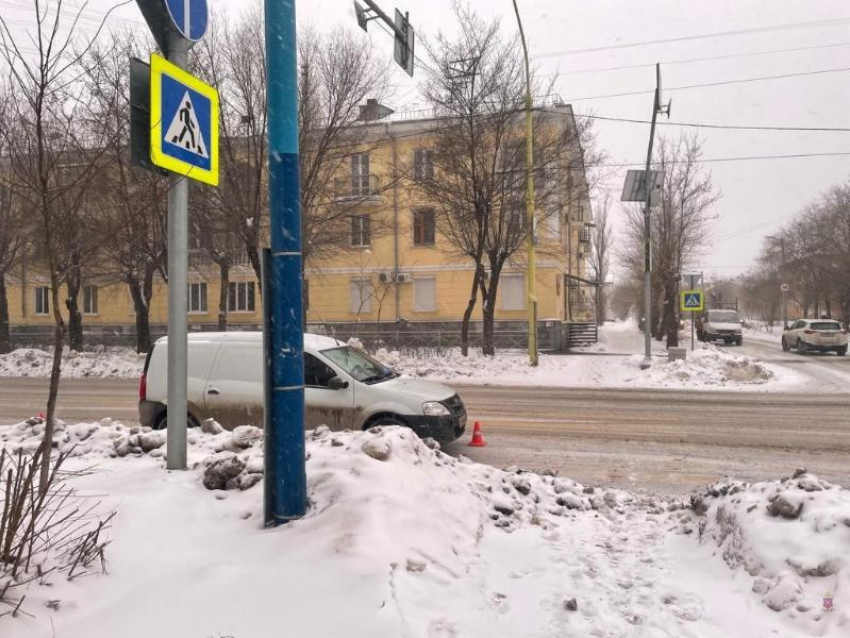 В Волжском автомобилист сбил женщину на пешеходном переходе