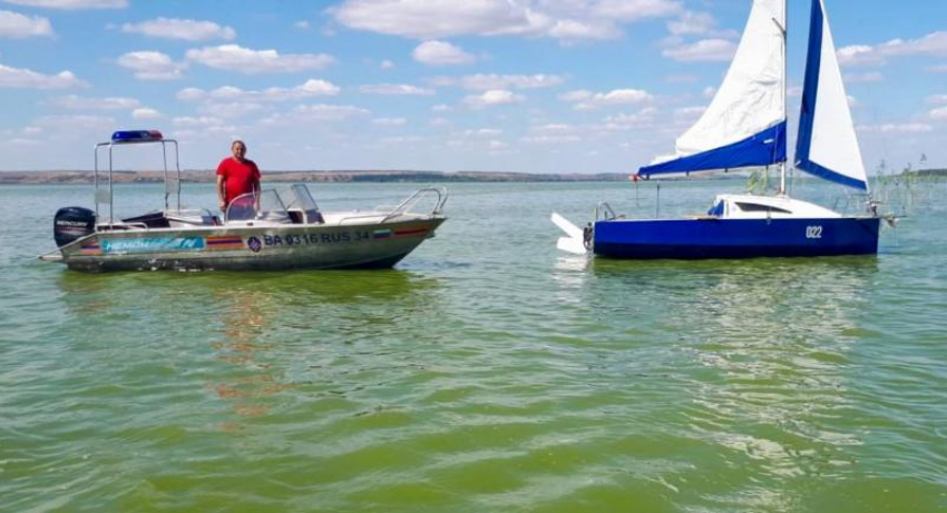 В Волгоградской области найдена пустой яхта, спасатели ищут таинственно пропавшего яхтсмена