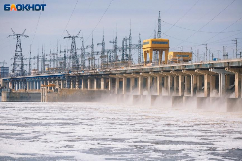 Волжская ГЭС снижает сбросы: уровень воды падает