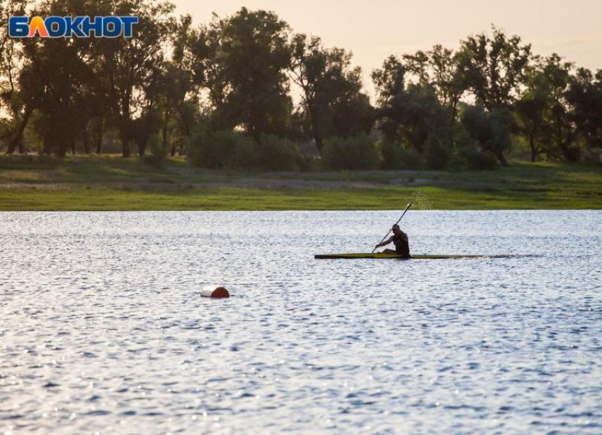 Исчезла 17-летняя девушка, пытавшаяся переплыть озеро в Волгоградской области
