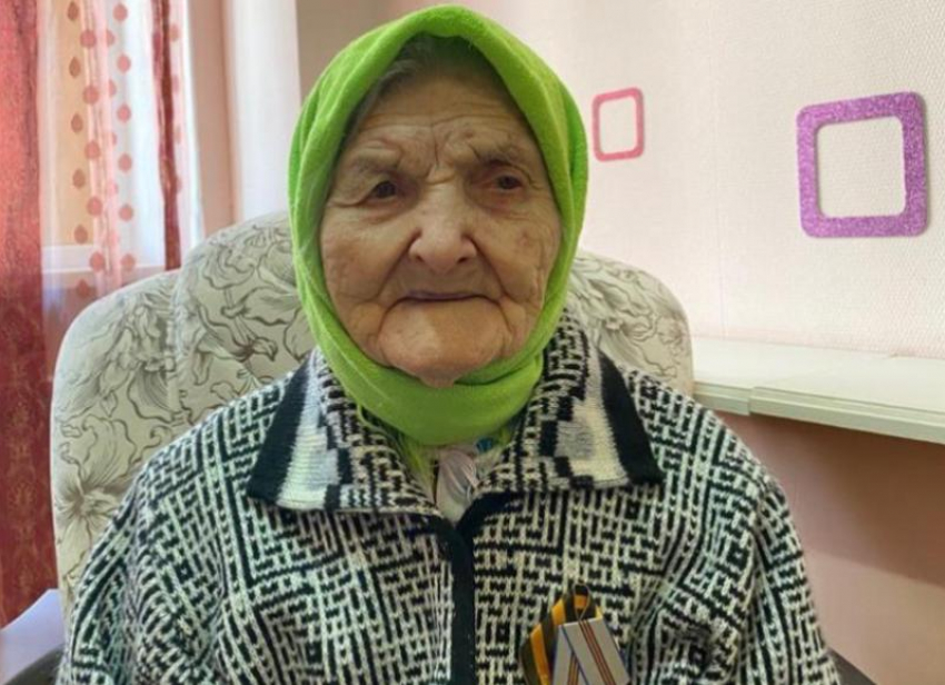 В Волгограде 106-летняя женщина сделала прививку от COVID-19