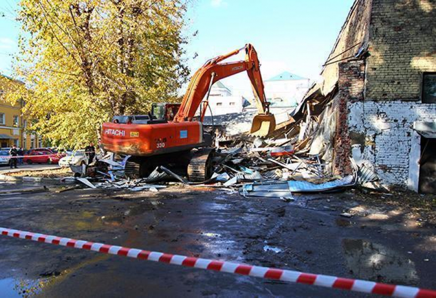 Снос самовольных построек в Волжском продолжается: осталось 23 объекта