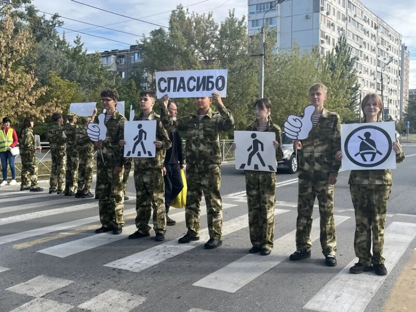 «Школа у дороги»: в Волжском водителей призвали быть внимательнее к детям