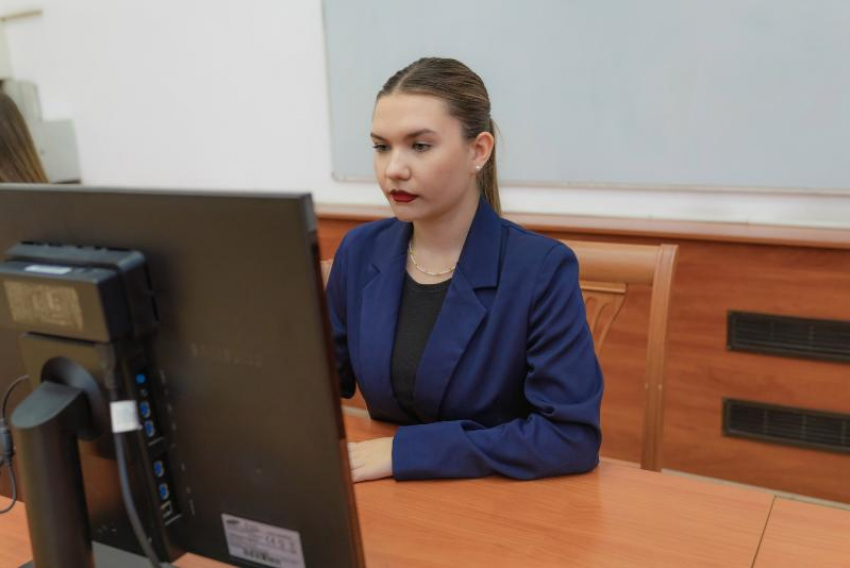 Российские школы и вузы получили возможность запускать официальные каналы в мессенджере MAX