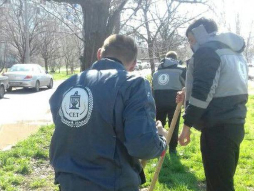 Сотрудники фирмы «СЕТ» привели в порядок одну из улиц Волжского 