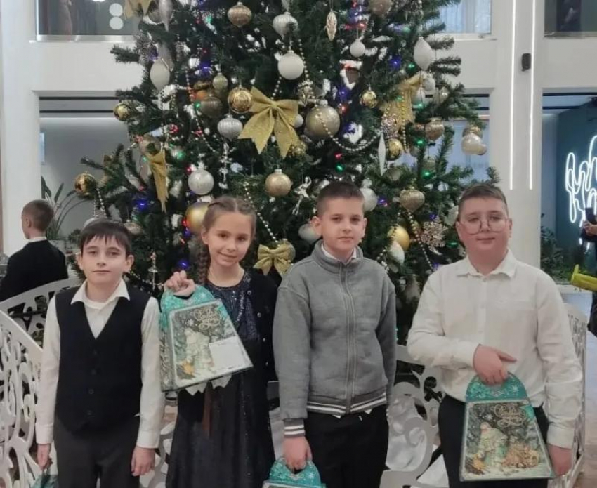 Юные таланты Волжского отправляются на губернаторские елки