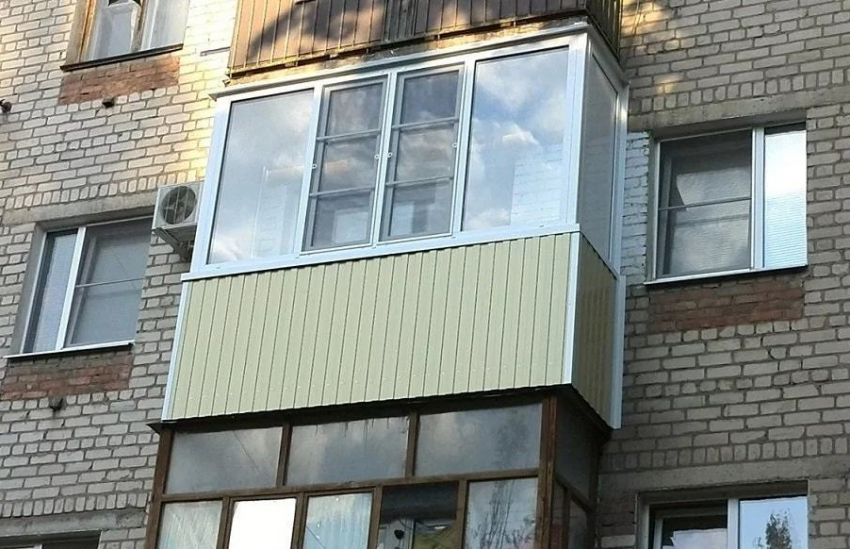 Молодой волгоградец сломал позвоночник, выпав с балкона второго этажа