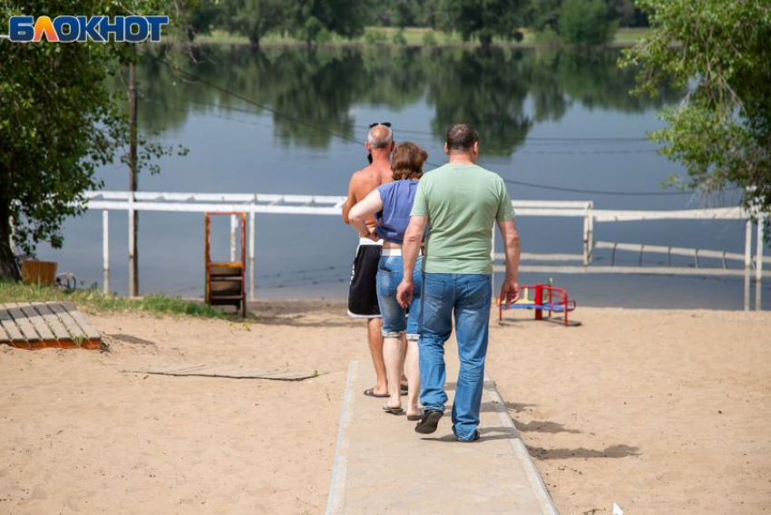 Купальный сезон стартовал: городской пляж в Волжском готов принимать отдыхающих