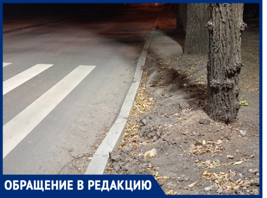 «А как нам теперь переходить?»: волжанка пожаловалась на пешеходный переход, который вывели прямо в грязь