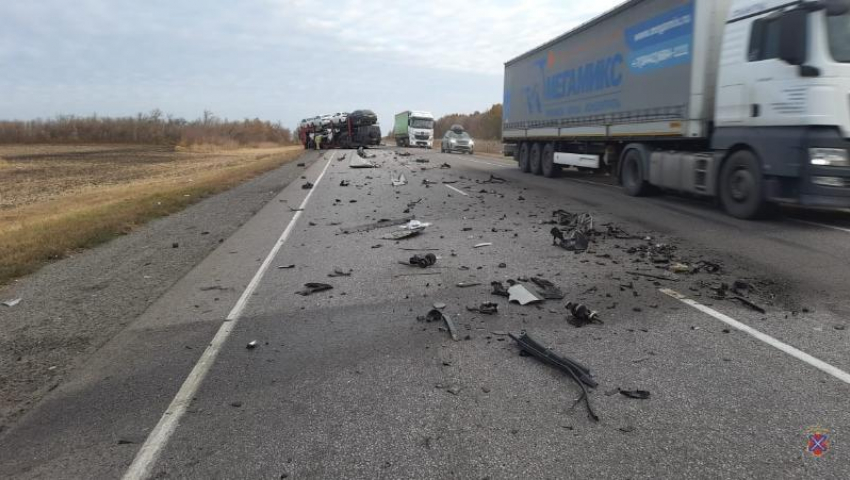Авария с тремя авто на трассе Волгоградской области унесла жизнь человека