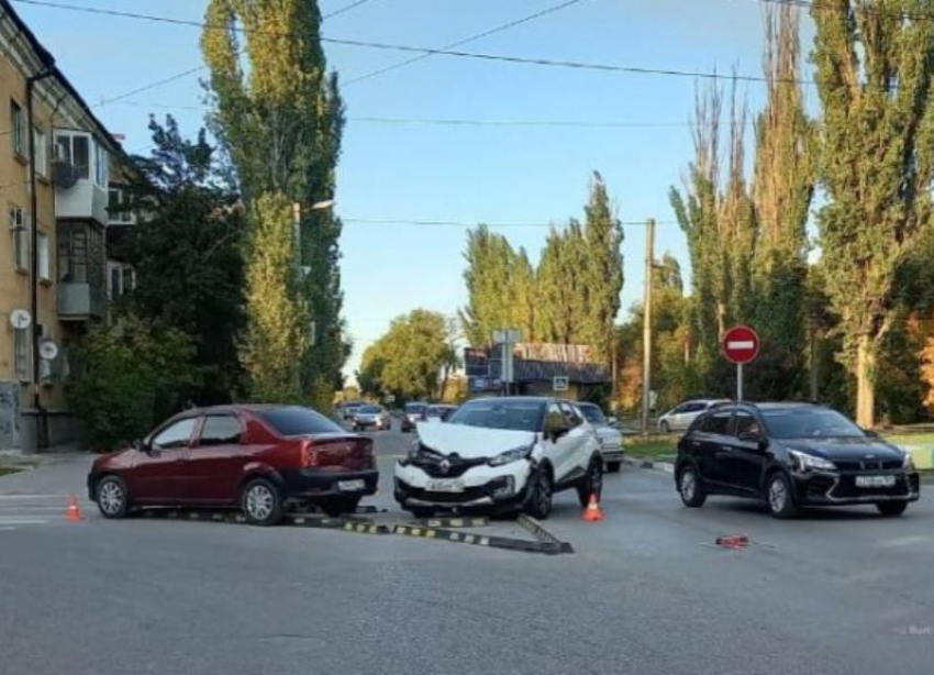 Серьезная авария с пострадавшим произошла на кольце в Волжском