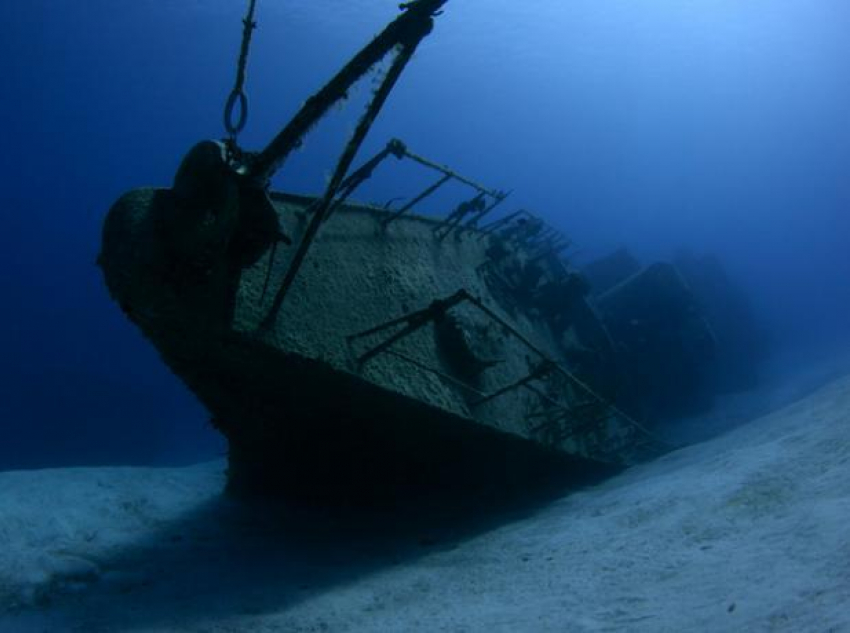 В Волжском обнаружено  затонувшее судно