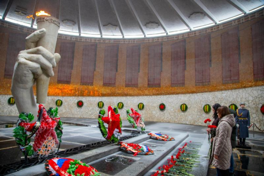 Чтим память о подвиге сталинградцев