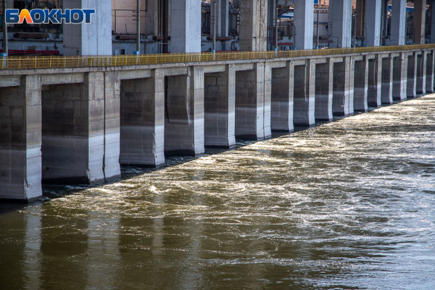 На Волжской ГЭС увеличивают сбросы воды