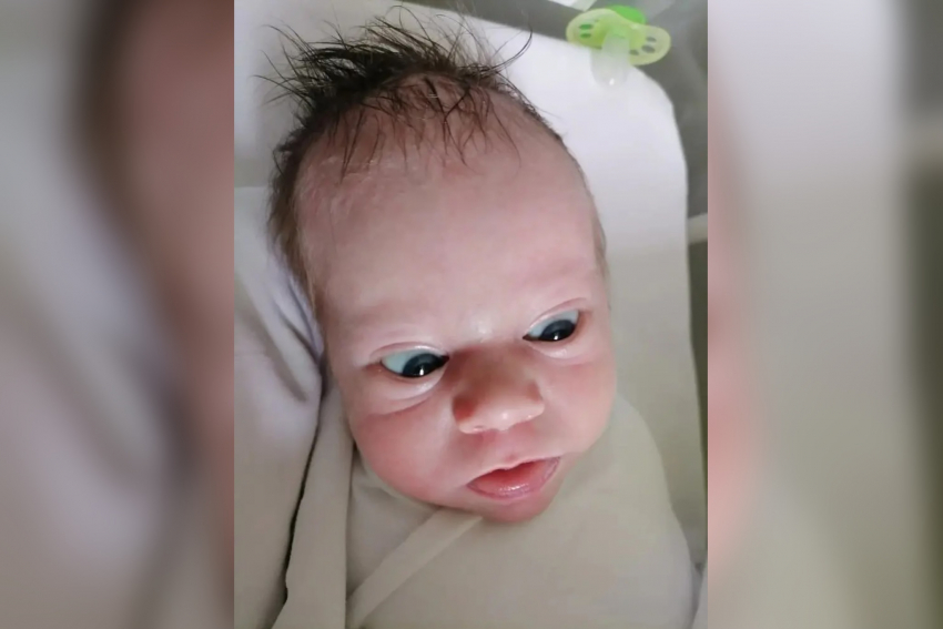 В Волжском ищут семью оставленной в роддоме девочке