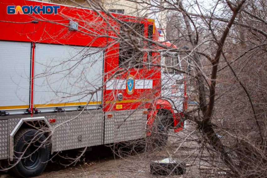 Жилой дом сгорел в Волжском