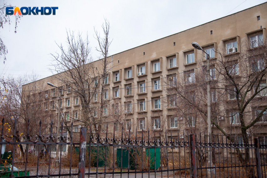 Волжане голосуют за серьезное наказание для женщины, совершившей нападение в очереди в поликлинике