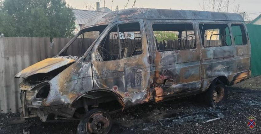 В Волжском задержан 24-летний поджигатель: три автомобиля сгорели в результате алкогольного инцидента