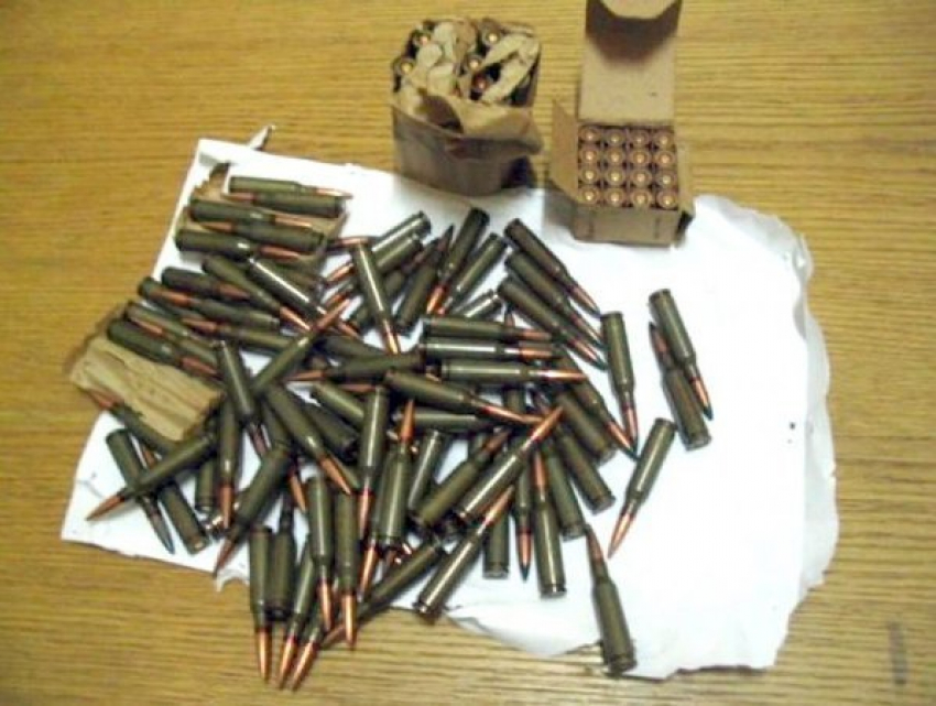 В Волгоградской области найдена коробка с боеприпасами