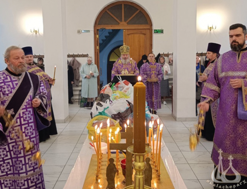 В канун Родительской субботы епископ Иоанн совершил богослужение соборе Волжского