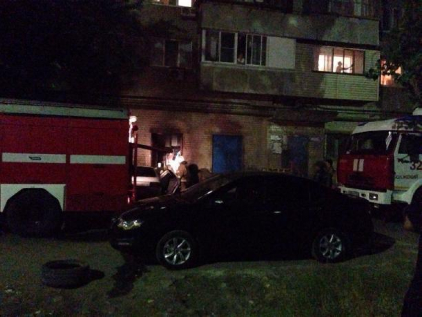 Жилая квартира и отечественный автомобиль сгорели ночью в Волжском