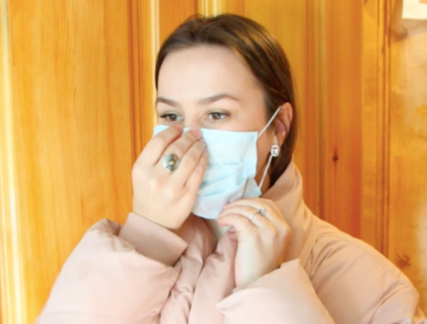 Роспотребнадзор рекомендует волжанам носить маски на работе