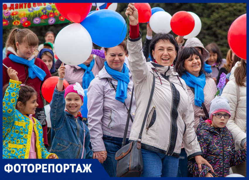 Первомайская демонстрация состоялась в Волжском: фоторепортаж