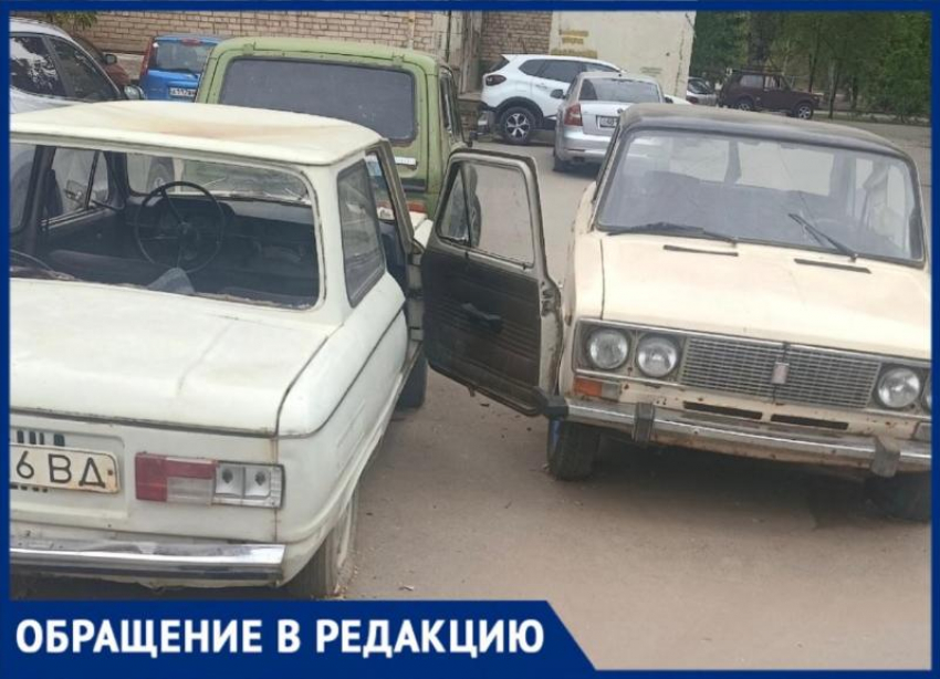 «А если они загорятся?», - волжанка о брошенных автомобилях