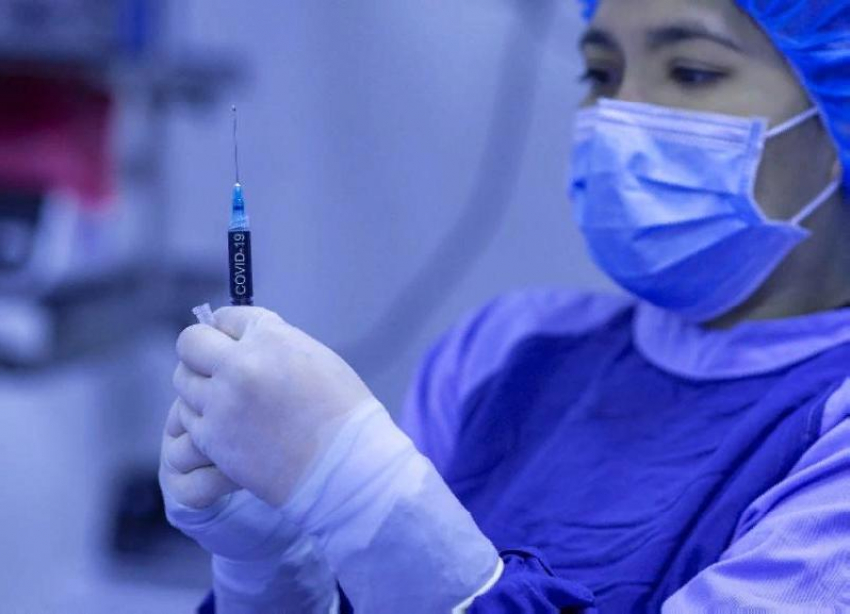 Вакцинация идет успешно: 125 волжан сделали прививку от COVID-19
