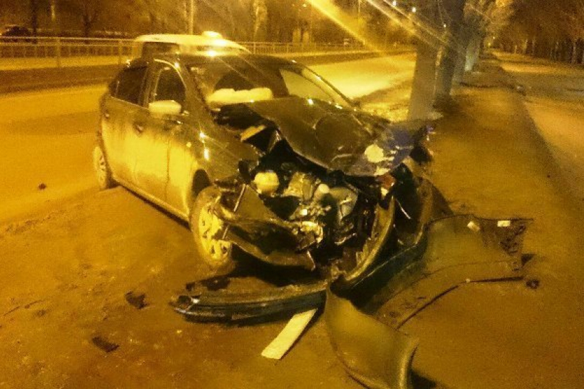  Гость Волжского на полном ходу врезался в деревья на обочине