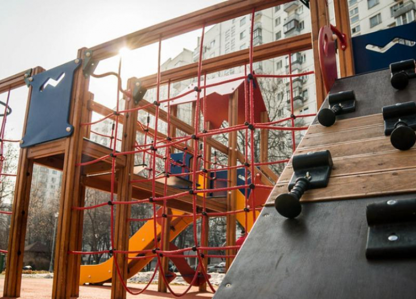 Почти 3 млн рублей пойдут на постройку инклюзивной детской площадки в Волжском