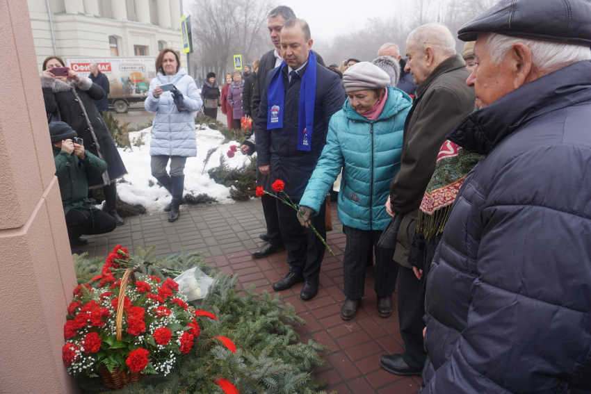 Празднования 120-летия со дня рождения Логинова начались с митинга