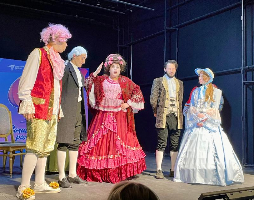 «Волшебная рампа» зажгла новые огни: в Волгоградской области стартовал фестиваль школьных театров