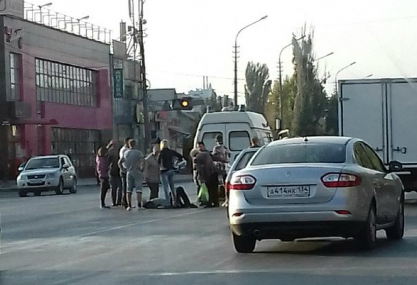 В Волжском рядом с пешеходным переходом в Рабочем сбили парня