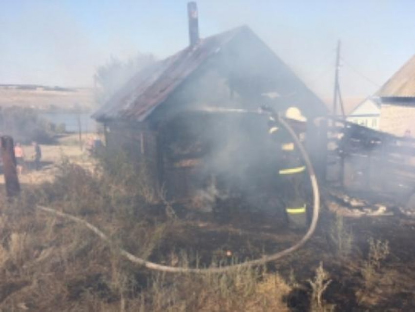 Под Волжским в «Изобилии» полыхала баня