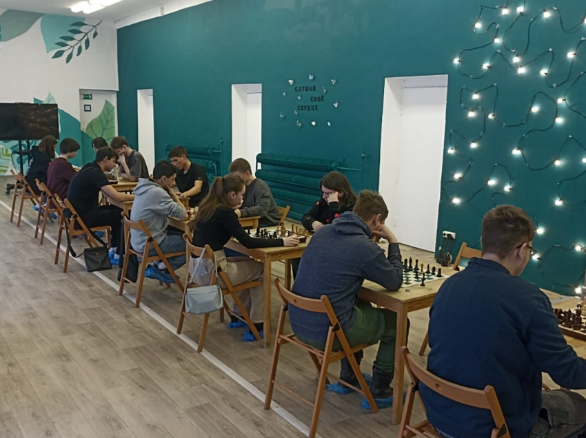 Волжских подростков будут учить играть в шахматы, чтобы отвадить от гаджетов